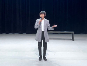 藝術總監羅文謹