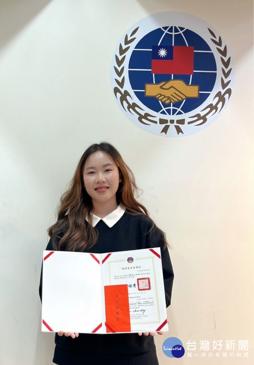 國企系僑生閆信心榮獲勞委會頂尖僑生百萬獎學金。（圖/嶺東科技大學）
