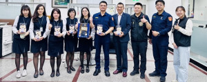 霧峰警方和行員阻詐成效好。林重鎣