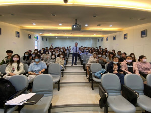 歐盟獎學金執行官Nick Marinescu教授(中)到嶺東科大宣傳。（圖/嶺東科技大學）