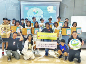 ▲高市府在高雄軟體園區會議中心舉辦新舊任少年代表交接。