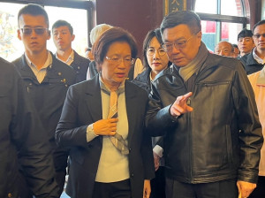 卓揆福安宮參香祈福，王惠美爭取重大建設。圖／彰化縣政府提供
