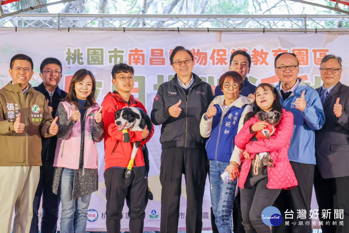 桃園市長張善政與貴賓合影。
