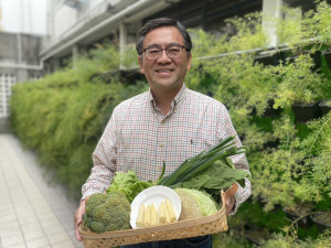 黃總幹事親身投入農產品推廣行銷，化身百萬流量網紅「霧農大叔」。