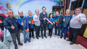 張市長與民防總隊山地義勇警察隊合照。