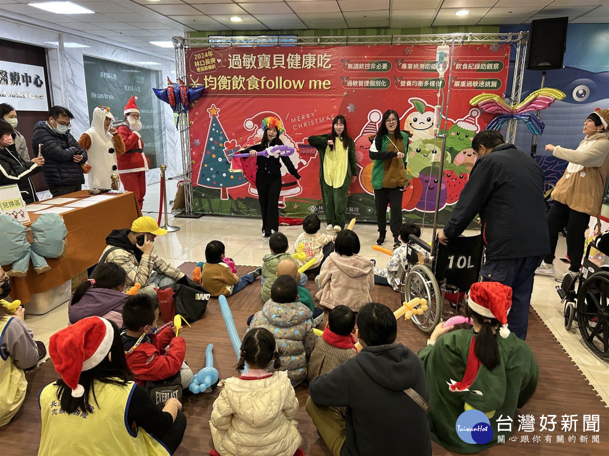 幸運草兒童劇團帶領現場兒童開心互動