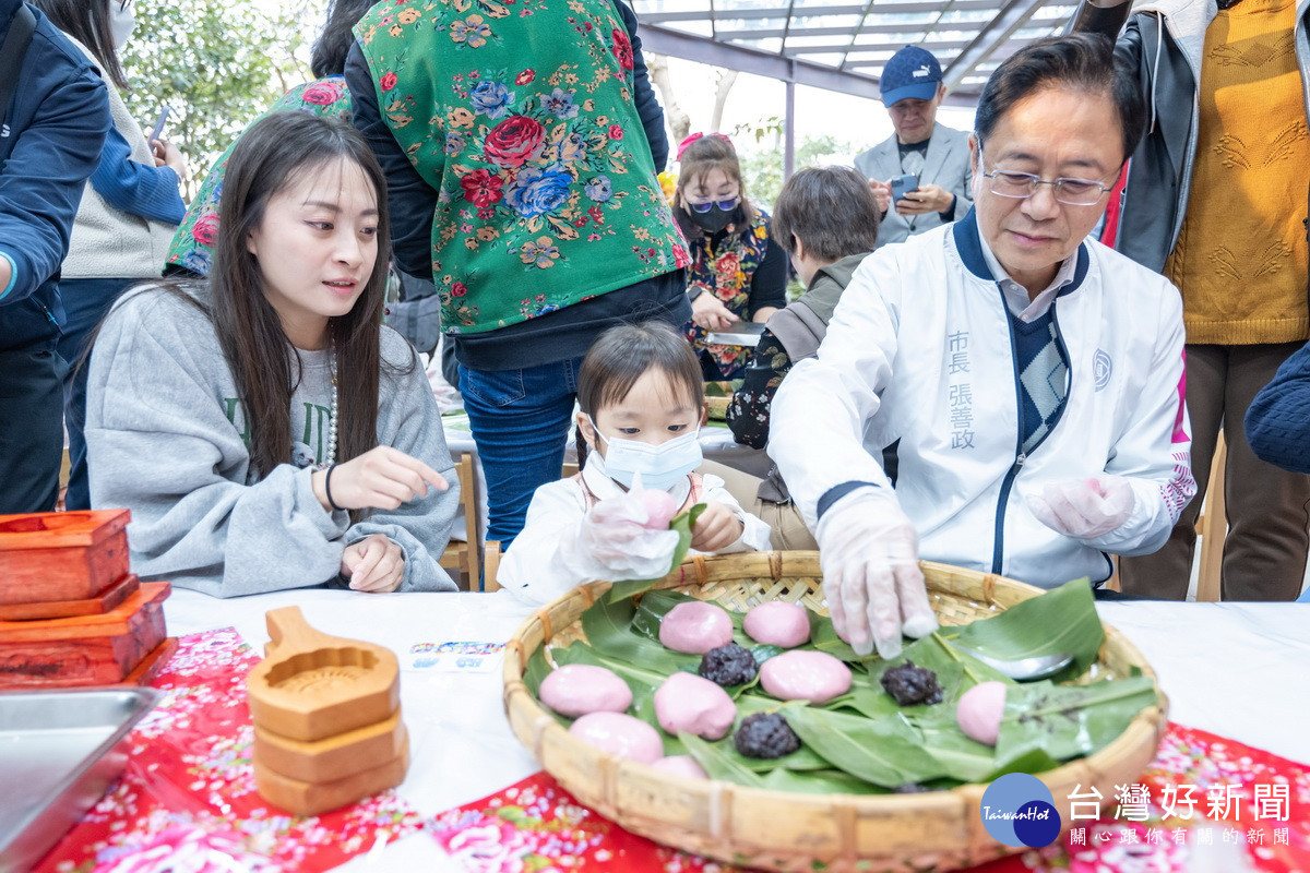 桃園市長張善政出席「「桃園市首間全客語幼兒園」記者會。<br />
