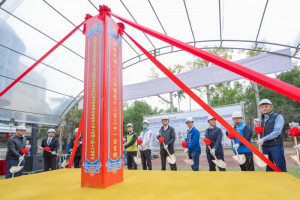 市長、貴賓及校長進行祭祀祈福儀式動土。