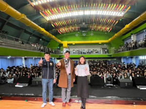 桃園國際機場回饋金首場活動，「無毒青春園舞曲」於大園國際高中登場。