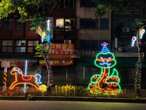 中壢新明市場前明德路分隔島華麗大變身。