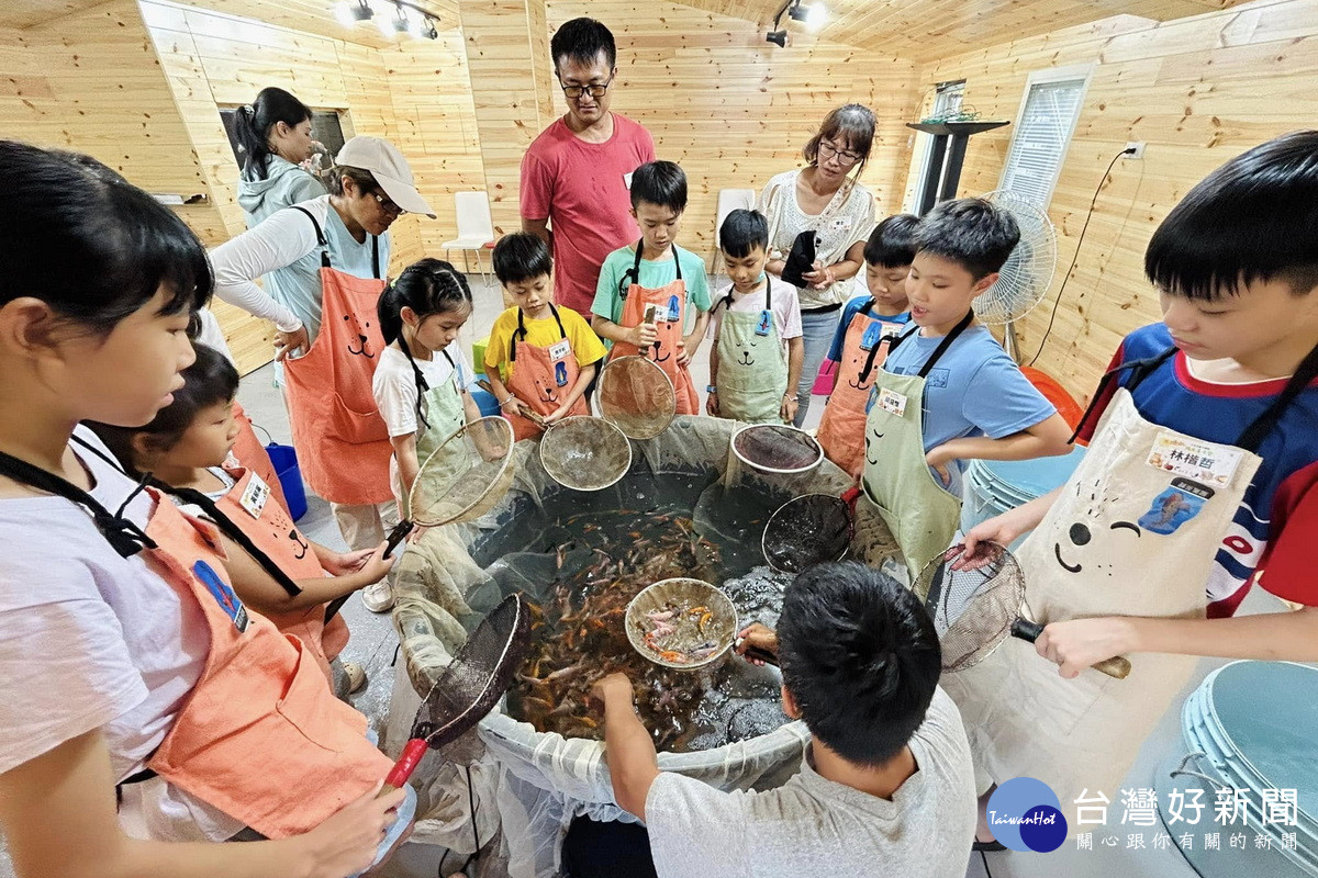 桃青局推動地方創生-三洽水青農團隊舉辦暑期農村陽光夏令營。<br />
