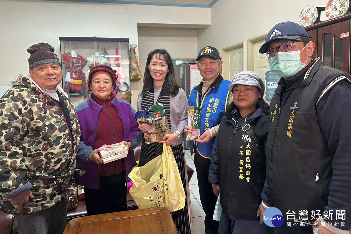 響應大園商圈關懷弱勢戶，中嘉寬頻北健挺公益送溫暖。<br />
