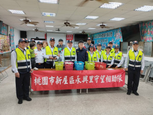 楊梅警分局與守望相助隊團隊攜手寒冬送暖迎新年。
