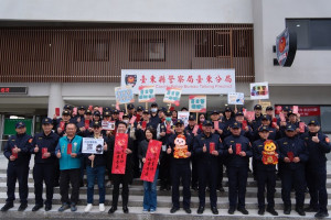 新春暖意迎蛇年！饒慶鈴走訪全縣各地　親慰問東警同仁堅守崗位