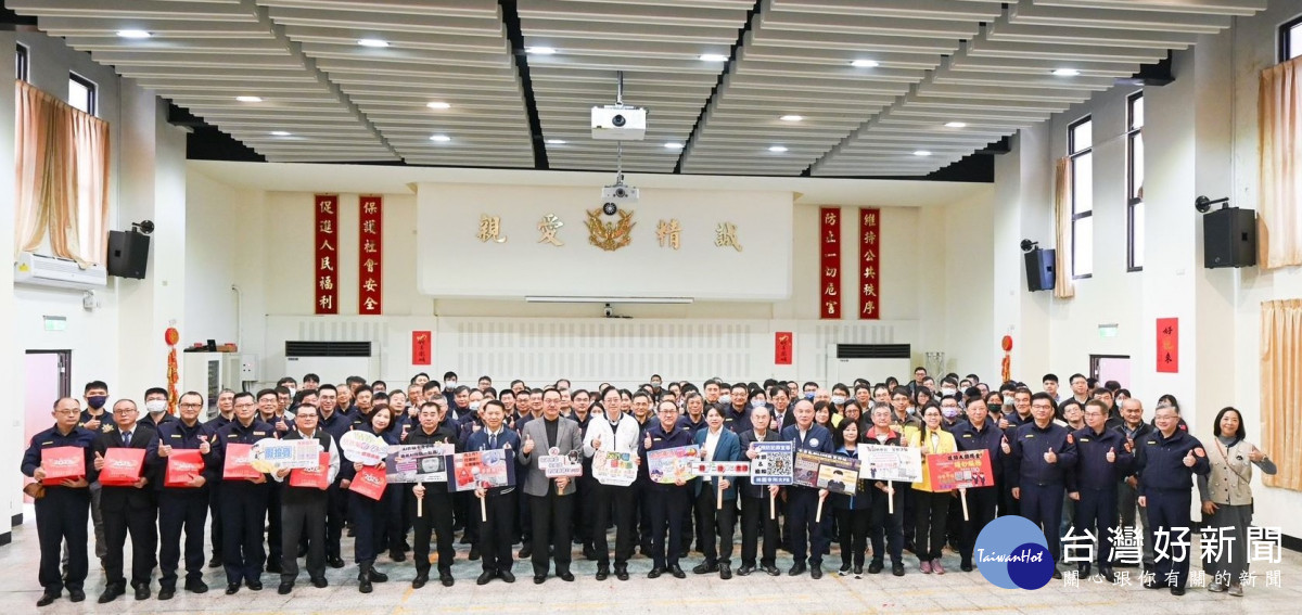 張市長與市警局同仁大合照。