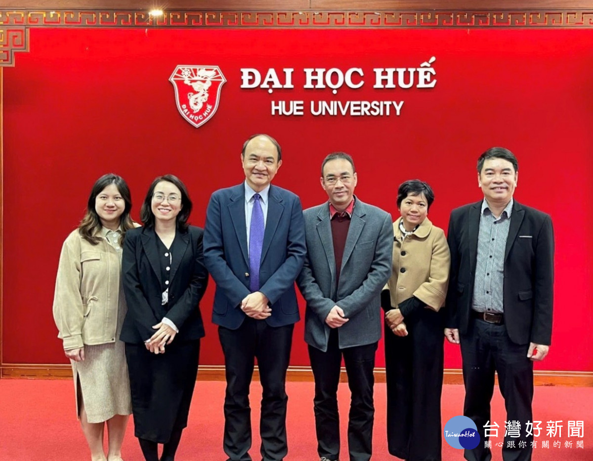 徐澤志副校長（左三）拜會順化大學