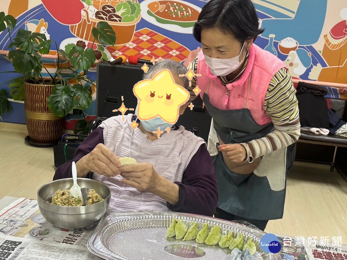 蛇年迎新春      松柏長青賀佳節