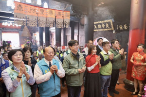 ▲陳其邁走訪大樹、大社、燕巢參香祈福。
