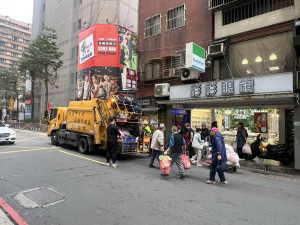 農曆過年前夕加強垃圾清運。