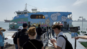 ▲高市新航班「吉伊卡哇」海上巴士登場，成為旅程中最療癒的亮點。
