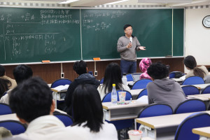 吳限老師指出考研究所已經成為增加競爭力的熱門趨勢，還有少不少學生西進大陸考研，期望進入知名大學，為職涯塑造更好條件。（圖／樂學網提供）