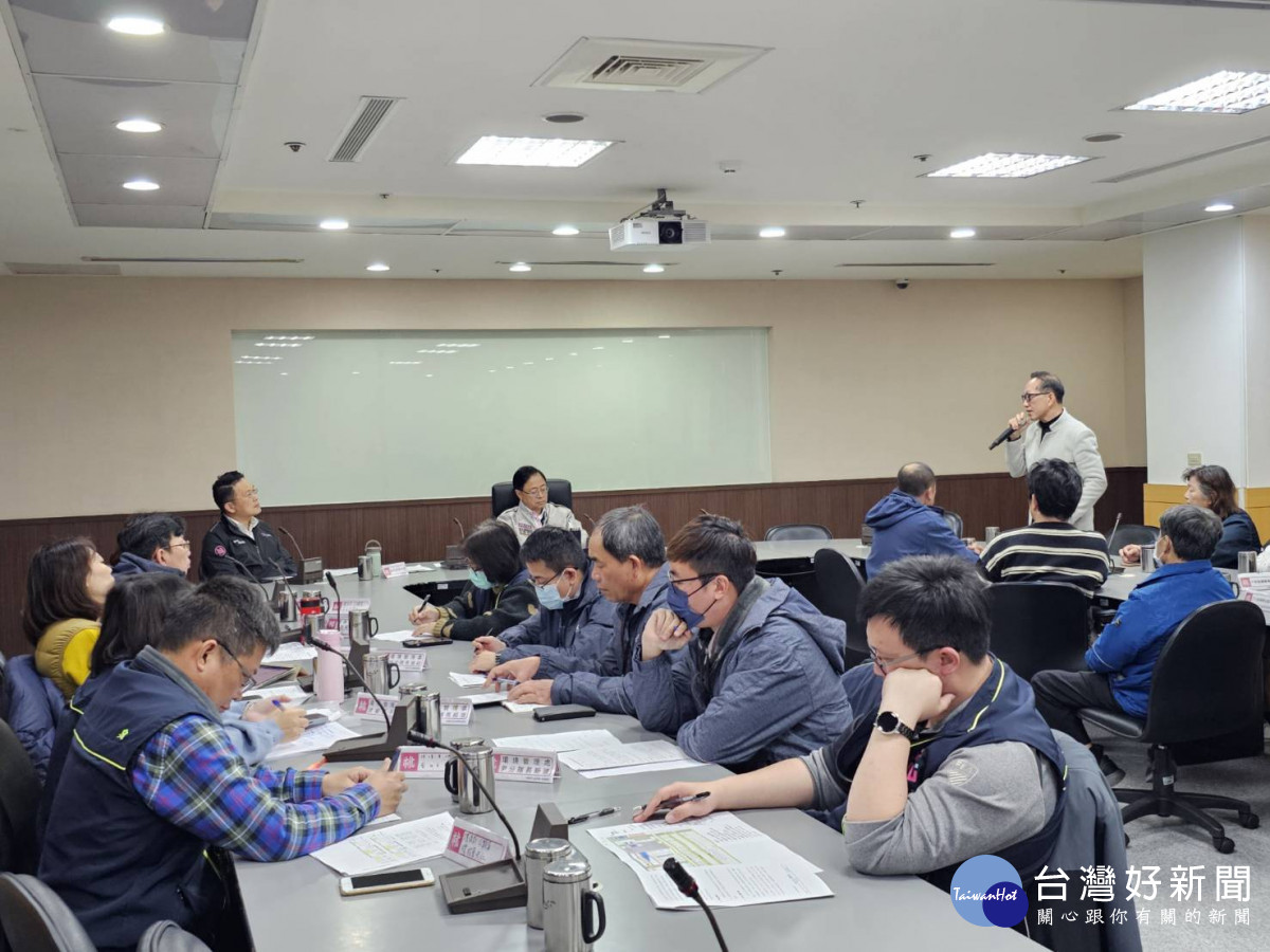 張善政市長與自救會溝通，承諾全面檢討並強化消防安全。