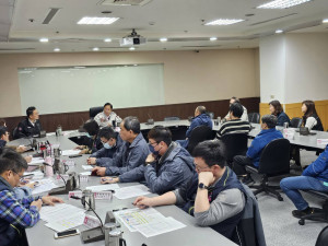 張善政市長與自救會溝通，承諾全面檢討並強化消防安全。