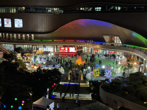 青埔商圈發展協會聯手在地商家和團體，攜手打造了一個充滿活力與創意的「青埔發光」活動。