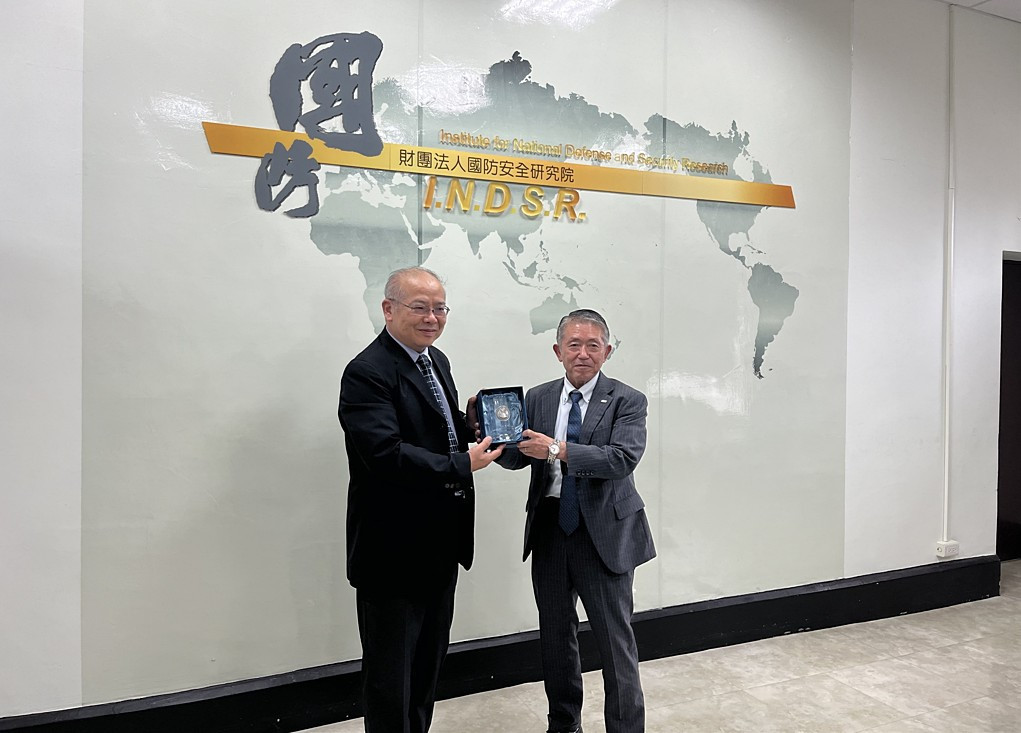 日本前統合幕僚長岩崎茂（右），於2024年9月26日赴國防安全研究院參訪。（圖／資料照片，圖源：翻攝自國防安全研究院官網）