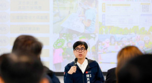 ▲陳其邁提醒，清明掃墓注意用火、連假出遊人潮眾多，應多搭乘大眾交通運輸工具。