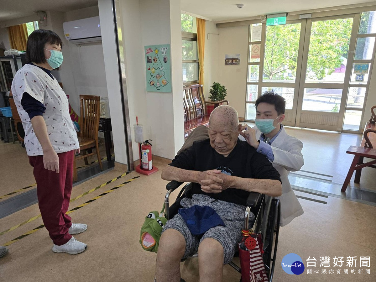 榮家推動中醫床邊診療 讓行動不便住民也能安心就醫