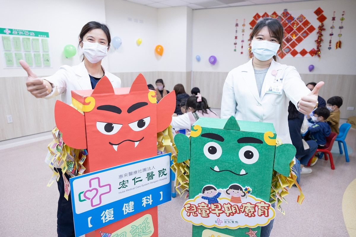 大甲媽遶境起駕　宏仁慢飛兒手作千里眼順風耳迎媽祖