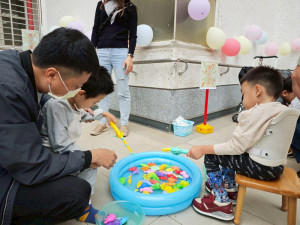 ▲兒童發展中心辦理懷舊童玩親子同樂活動。
