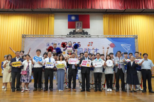 中華大學舉辦「校園徵才博覽會」，共有90家企業與公部門參與。