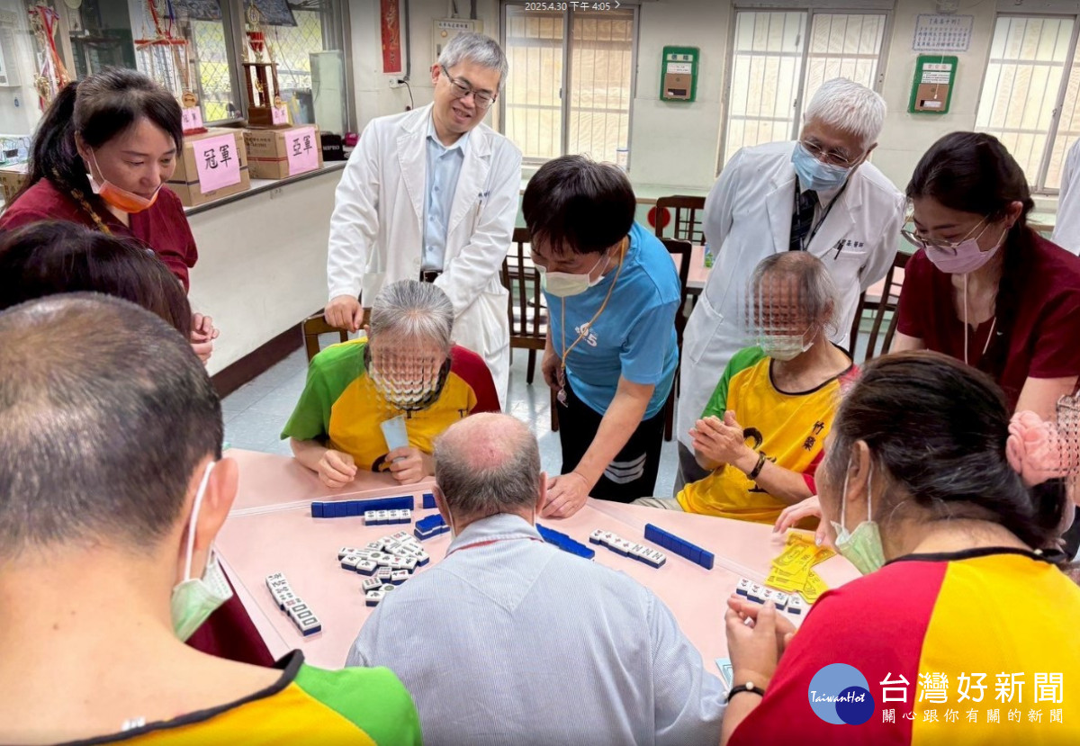 決賽進行，陳曾基院長與精神科林明燈主任及工作人員現場關心。