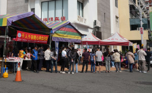 雲林科技大學EMBA第八屆今天在雲林捐血站舉辦「千人千袋 熱血傳愛」公益捐血活動／翻攝照片