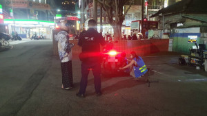 蘆竹警察分局配合環保局、桃園監理站在大竹派出所前執行改裝(噪音)車聯合稽查勤務。