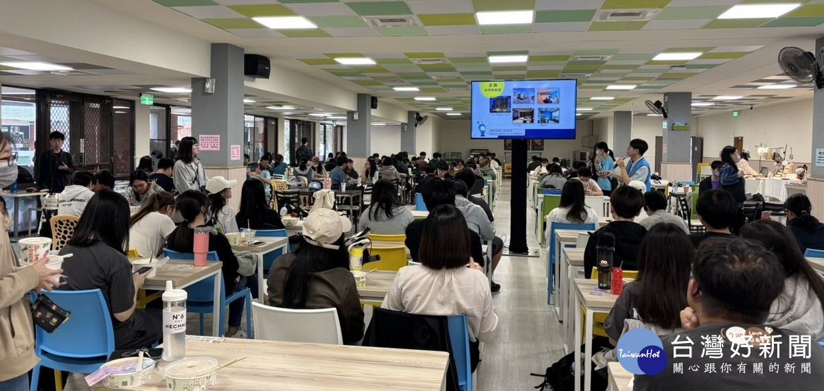 徵才說明會現場，廠商與學生互動熱絡。（暨大提供）