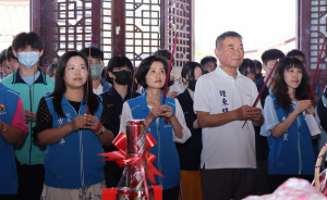 苗栗縣府為國中會考祈願　鍾東錦與師生同心祝福