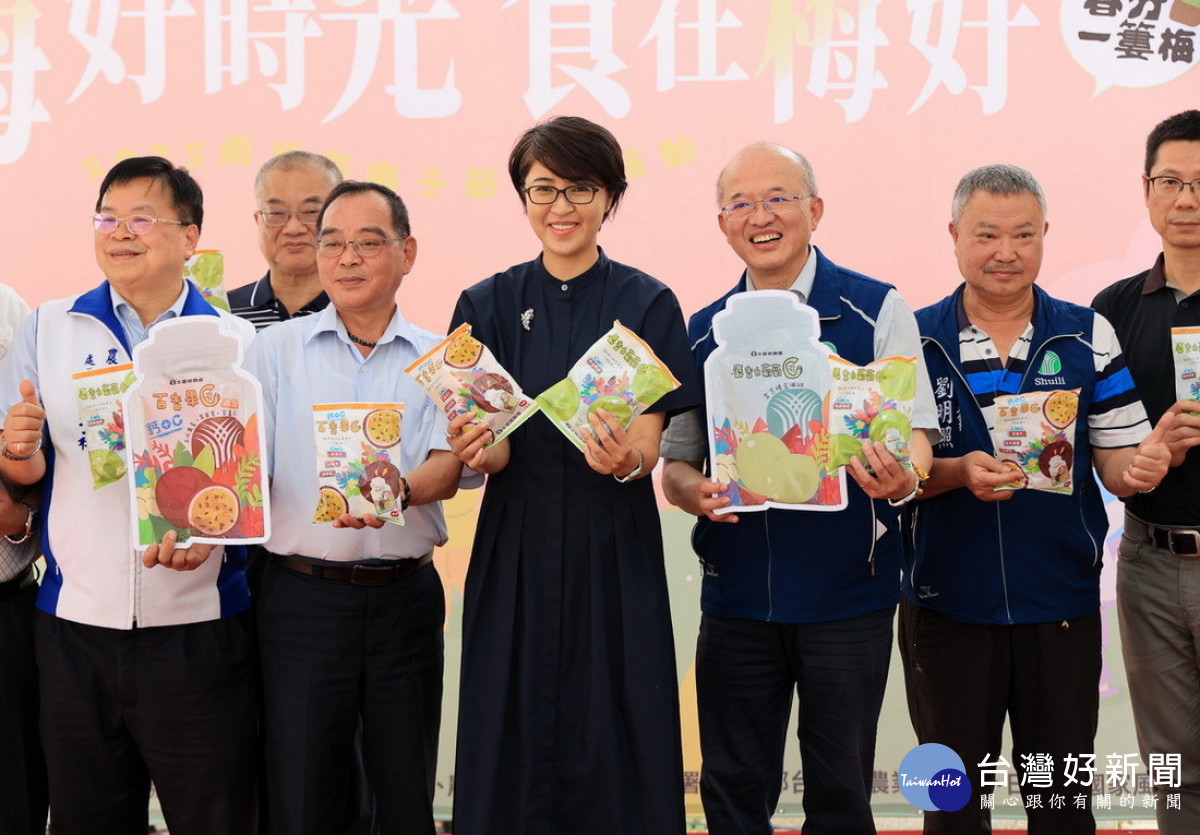 新品百香果X麝香白葡萄蒟蒻C凍發表推廣。（記者吳素珍攝）