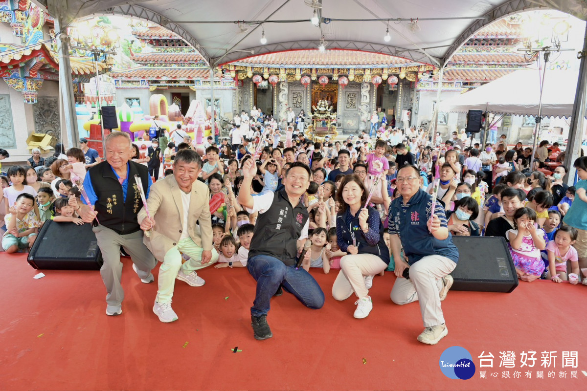 桃園大廟支持「舊城再生計畫」      舉辦我愛媽咪親子嘉年華擠爆廟埕