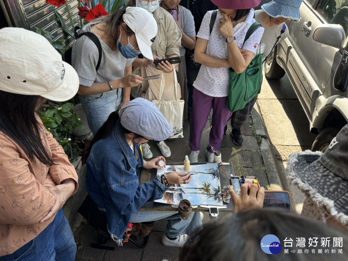 活動安排六場次的藝術家現場示範-余思瑩寫生陳家祠。