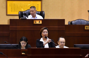 王惠美縣政報告，呼籲中央建立資訊平台因應關稅危機。圖／記者鄧富珍攝