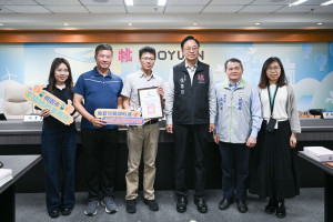 張市長表揚平鎮地政事務所范志中課員成功攔阻詐騙。