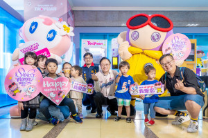 桃園市長張善政出席智慧1號店 「SMART Mommy」母親節快閃活動。