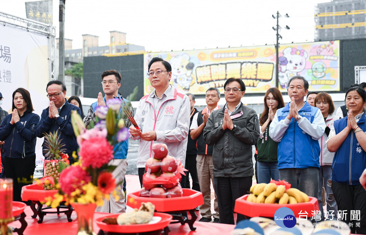張市長燒香祈福。