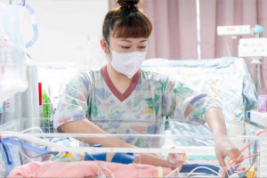 彰基新生兒加護病房具備完善設備與分級照護能量，由專業且充滿愛心的醫療團隊日夜守護未成熟的生命。圖／彰基醫院提供