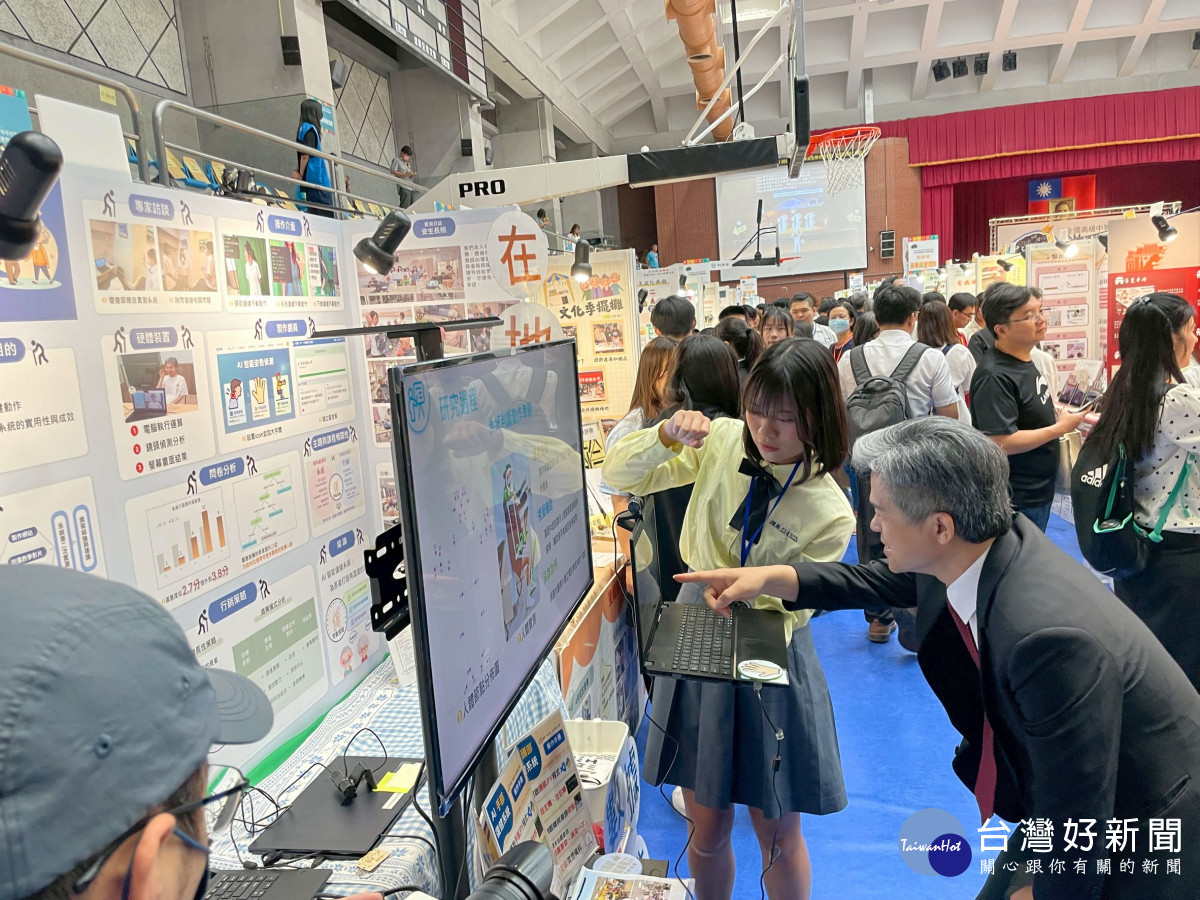 -中壢高商「先銀一步」國教署署長體驗互動