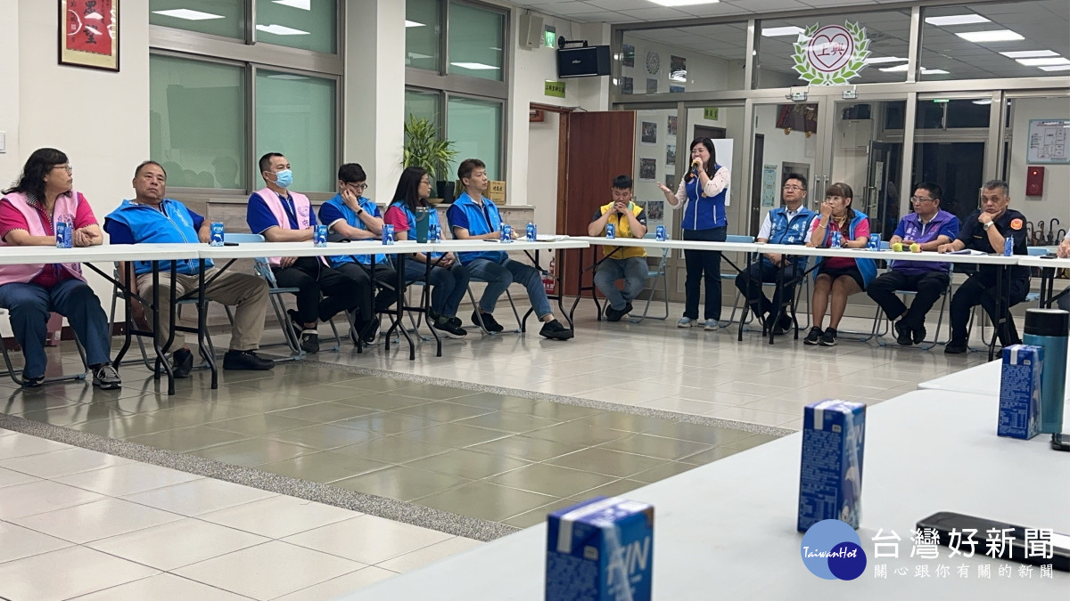 蘆竹分局大竹派出所在上興里市民活動中心熱烈召開社區治安會議。