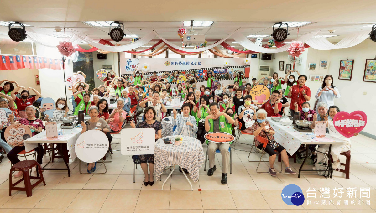 「榮家好食光」慶祝活動，陪伴住民長輩們度過一個溫馨的午後時光。